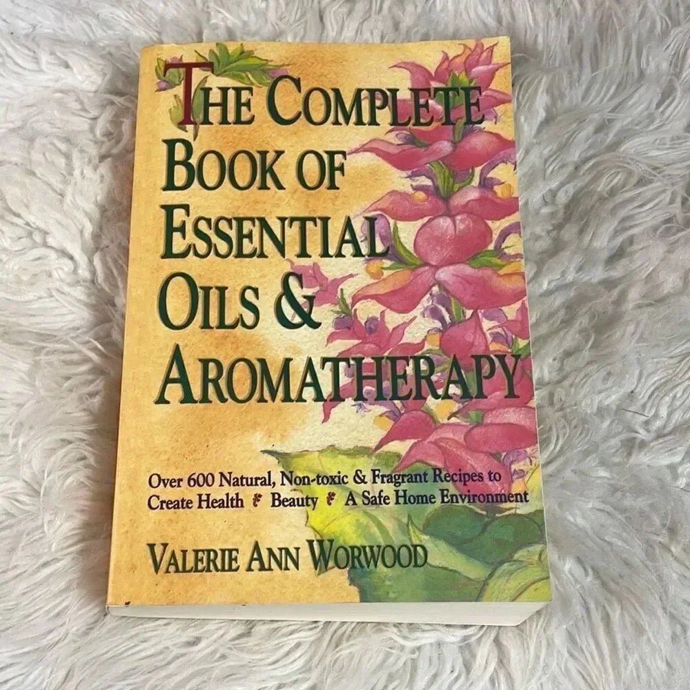 Complete Book Of Essential Oils and Aromatherapy Valeria Ann Worwood 423 pages